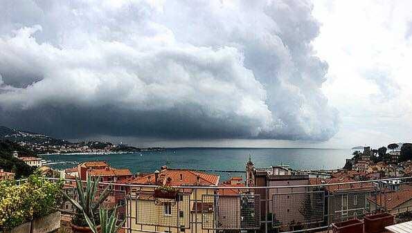 Vreme nebună în Italia: plaje devastate, orașe sub ape. Avertizare pentru români