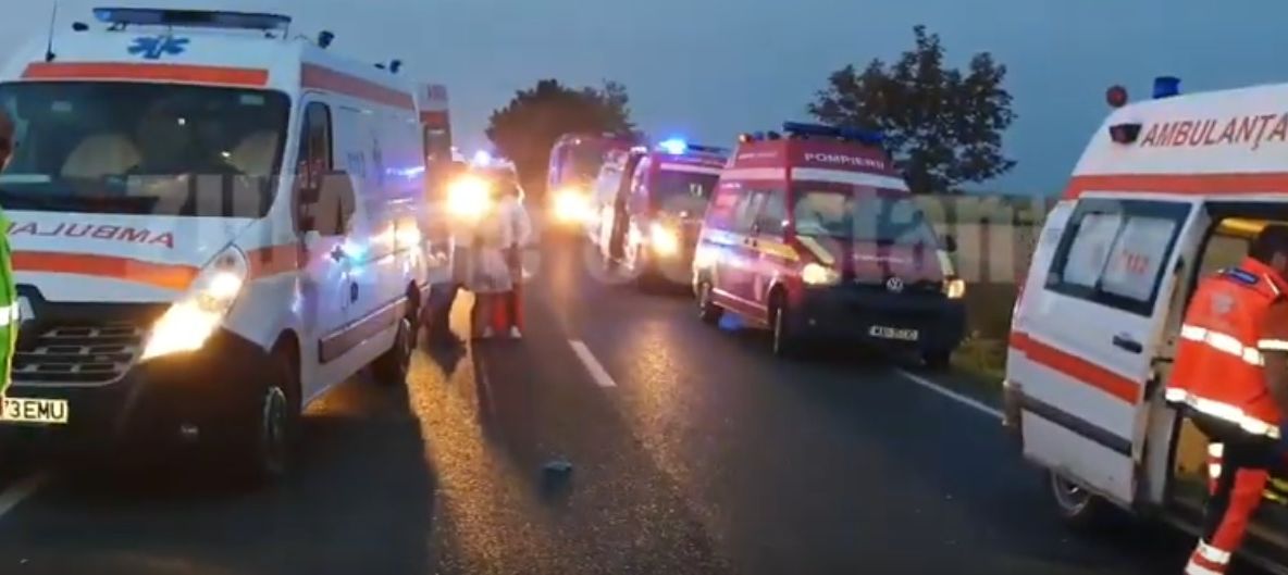 Carnagiu pe șosea în județul Constanța. Trei oameni au murit pe loc, 4 sunt în stare gravă  