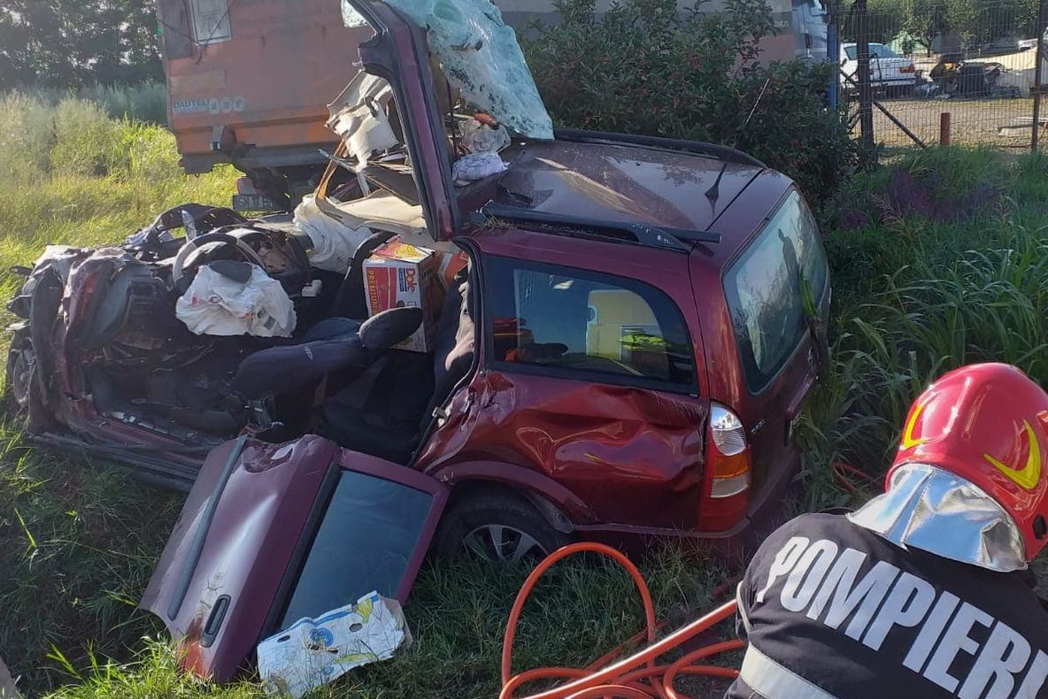 Accident cumplit pe E85. O persoană a murit și alte două sunt rănite