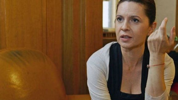 Hackerii au spart contul de WhatsApp al noii șefe TVR, Adriana Săftoiu. Ce mesaj bizar au primit cunoscuții acesteia?