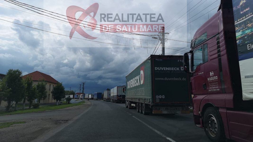Cod roșu în vama Petea din Satu Mare. TIR-urile așteaptă 90 de minute la ieşirea din țară