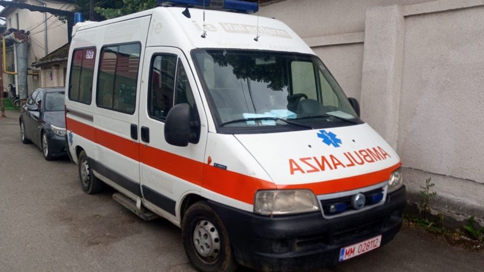 A donat o ambulanță orașului natal, cumpărată din banii munciți în străinătate 