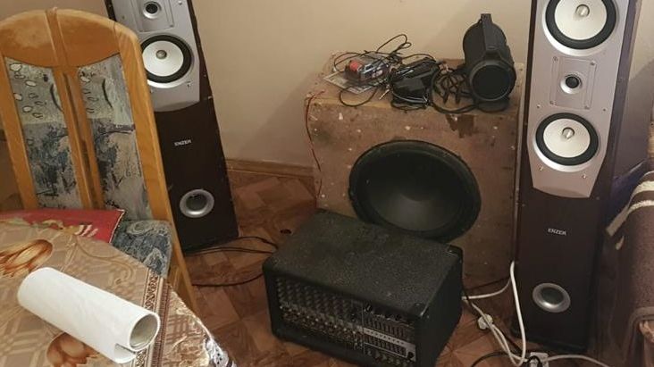 5 tineri, reținuți după ce ar fi tâlhărit un alt tânăr de bunuri în valoare de circa 7000 lei