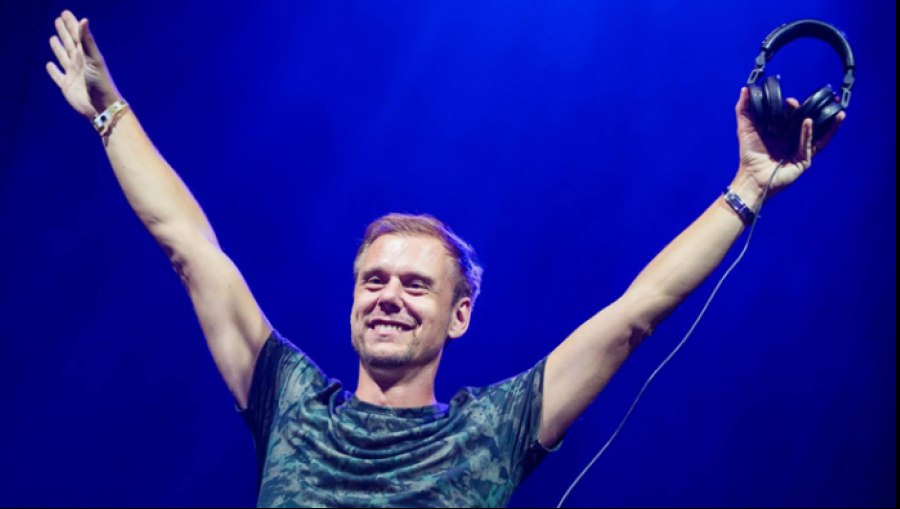 Armin Van Buuren a pregătit o surpriză uriaşă pentru Untold 