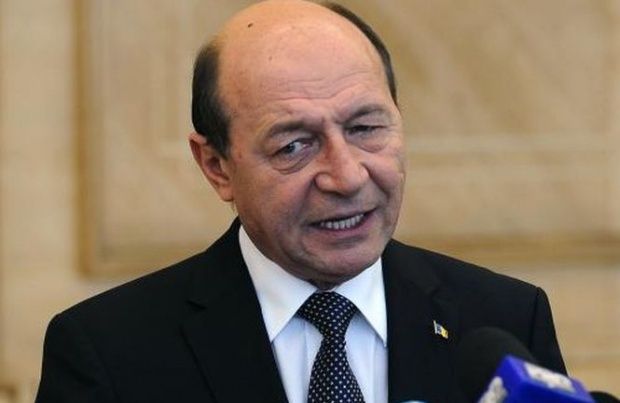 Băsescu critică decizia lui Iohannis. "Guvernul pică prin moțiune. Regret candidatura dnei Gîrbovan!