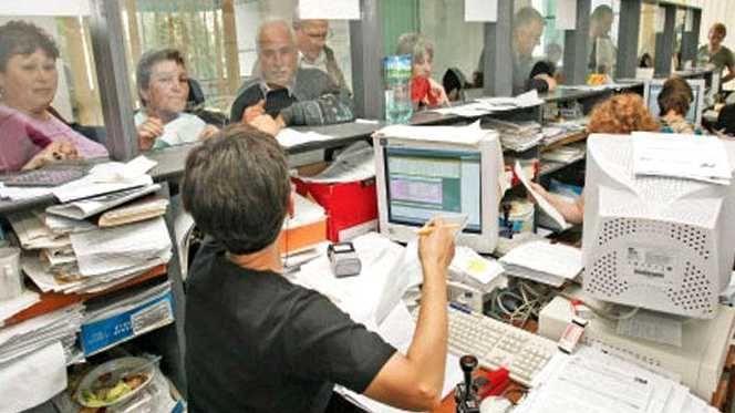 Angajări la stat pe bandă rulantă - MII de bugetari într-o lună, pe salarii mari, în plină criză. Date oficiale