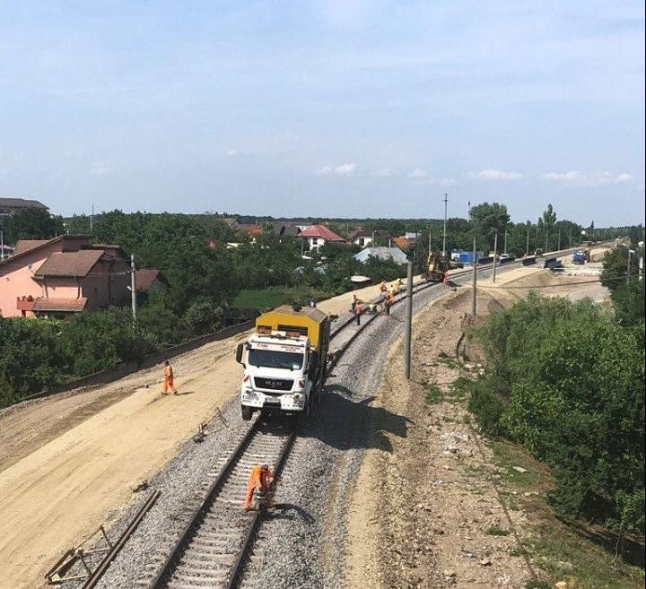 Trenuri blocate la intrarea în Bucureşti, din cauza unei defecţiuni