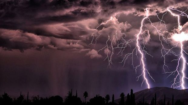 Furtunile au făcut prăpăd în România, aseară -Imagini dramatice. ALERTĂ: Vremea extremă continuă azi