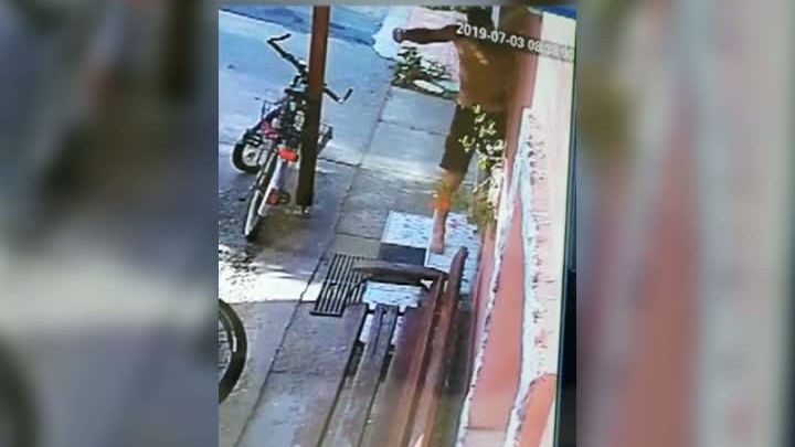 Crima din Făget. Imagini șocante cu criminalul, surprinse imediat după ce a ucis - VIDEO