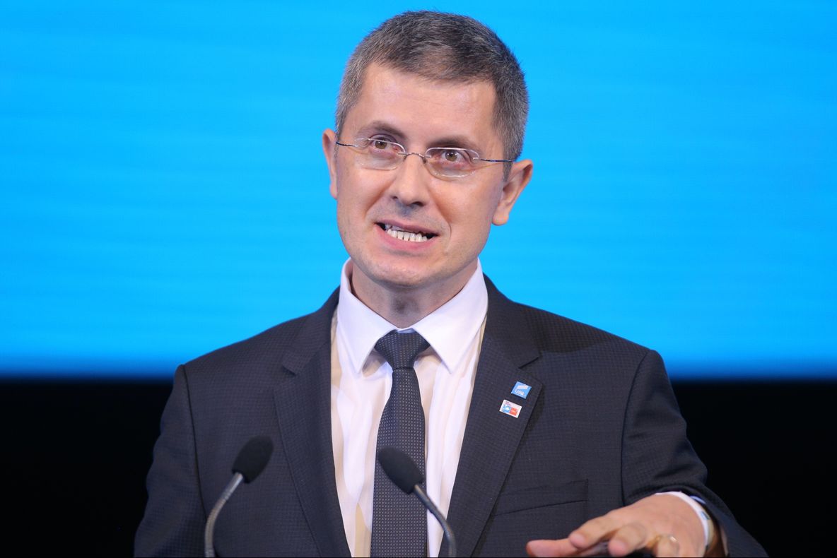 USR cere convocarea de urgență a unei sesiuni extraordinare a Parlamentului