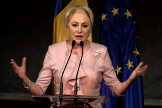 Dăncilă, așteptată de protestatari, la Sibiu, dar a intrat pe ușa din spate: "Suntem de neclintit!"