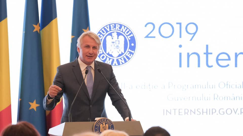 Eugen Teodorovici, făcut praf după discursul către tineri