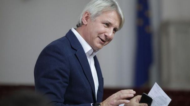 Teodorovici vrea reguli pentru miniștri: Onoare pentru întregul neam. E cam greu, dar se lucrează