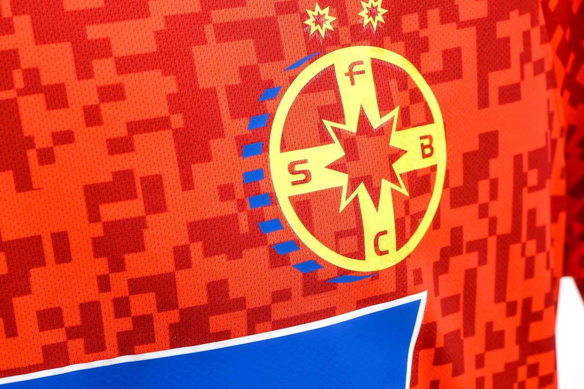 FCSB, în haine noi! Roş-albaştrii şi-au prezentat echipamentul