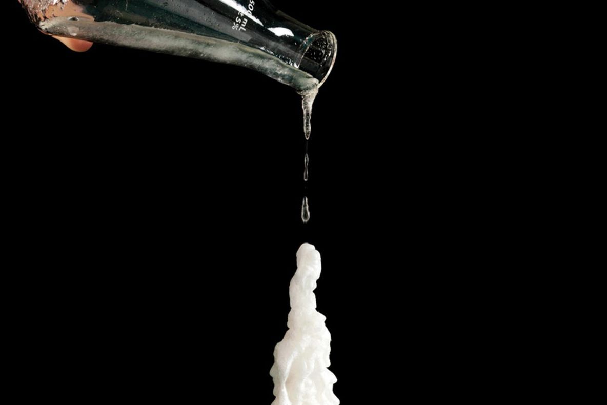 Această gheață creată în laborator e mai fierbinte decât îți imaginezi. Cum e posibil?