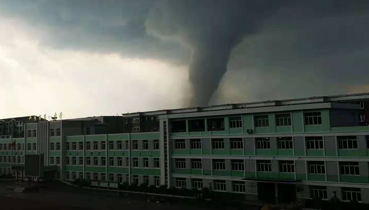 O tornadă-monstru de 15 minute a făcut sute de victime și a devastat un oraș -IMAGINI ȘOCANTE