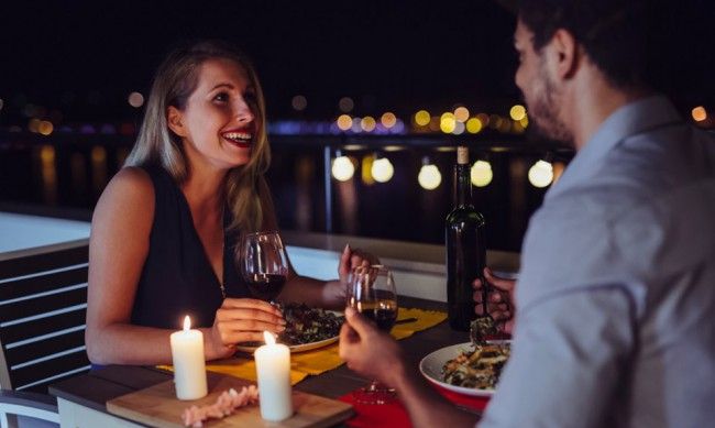 Un bărbat i-a cerut femeii cu care a fost la întâlnire să îi transfere banii pe băuturi. Ce a urmat