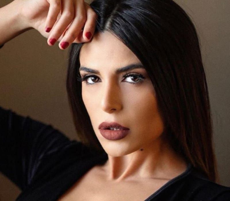 Iranianca frumoasă care a pozat dezbrăcată şi a fost ameninţată de ţara ei cu închisoarea