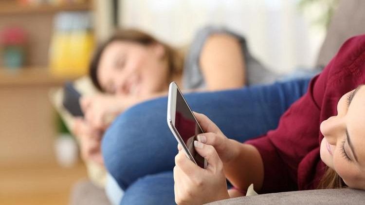 Descoperire incredibilă despre viaţa sexuală a celor "obsedaţi" de telefonul mobil