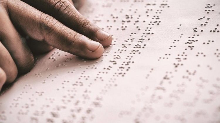 Incredibila poveste a băiatului care a inventat alfabetul pentru nevăzători