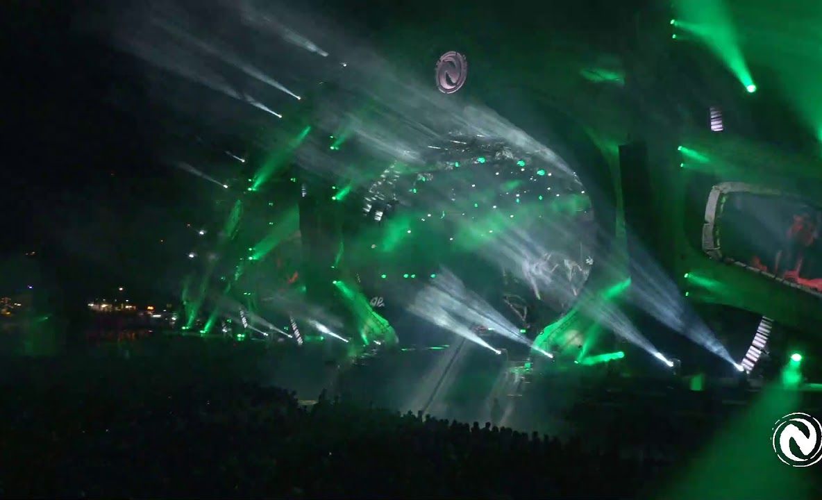 NEVERSEA, festivalul de muzică house, dance şi tech-house, a bubuit cu manele. Reacţia publicului