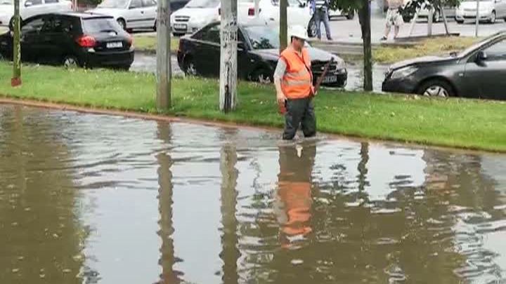 Cod portocaliu de furtună, în Capitală. Cum arată orașul după ploaia torențială: dezastru!