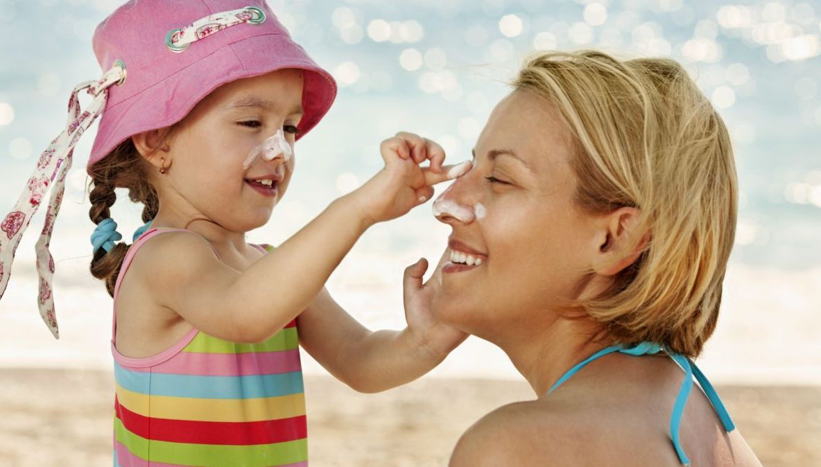 De ce insistă specialiștii să folosești cremă de soare în zilele de vară? Beneficiul e imens