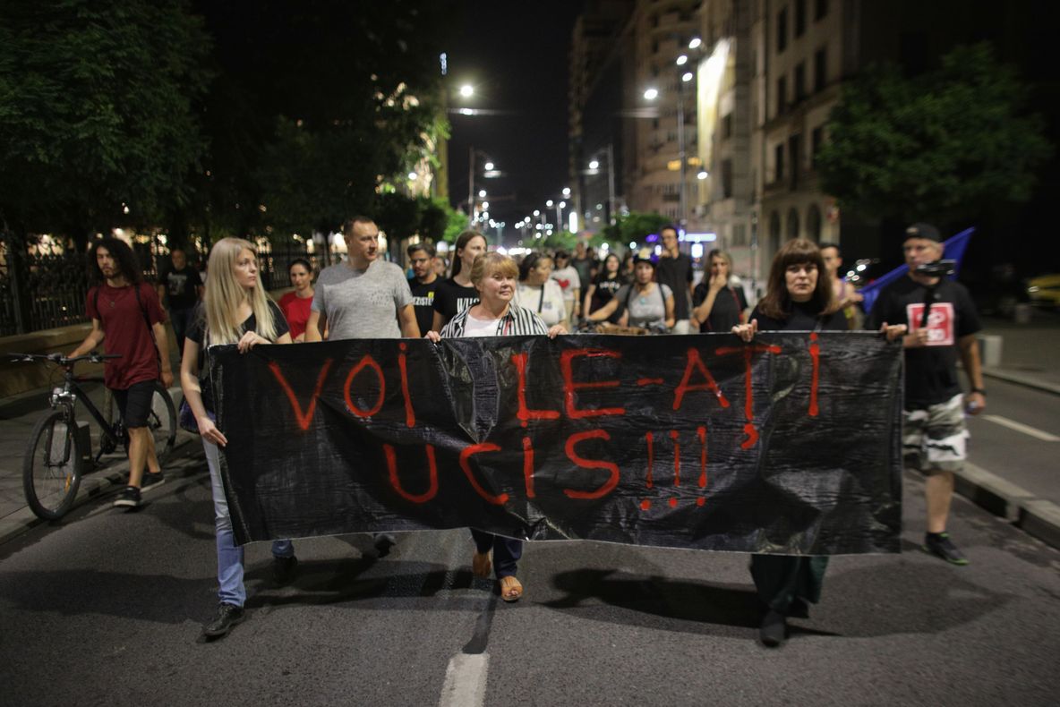 Protest în Piața Victoriei după înregistrările dintre Alexandra și 112: ”Voi le-ați UCIS!”