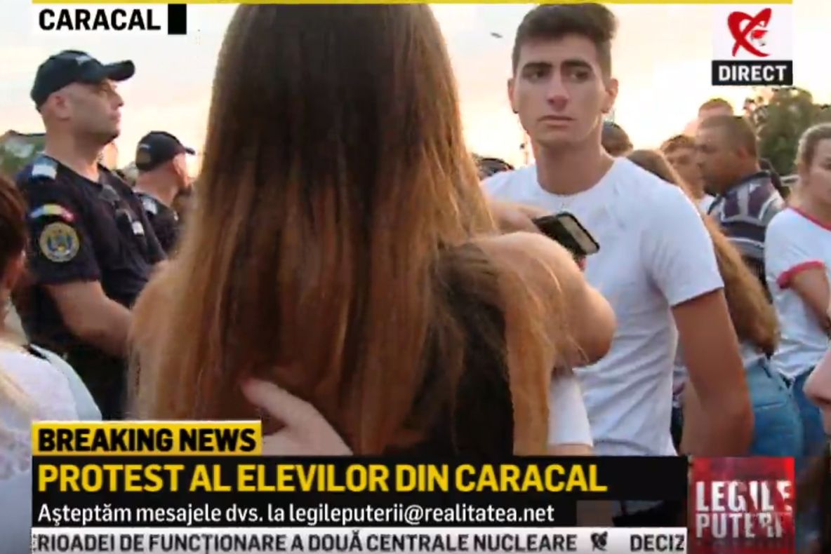 Protest în Caracal: 100 de elevi, în stradă: "Suntem generaţia care va lupta pentru acest popor”