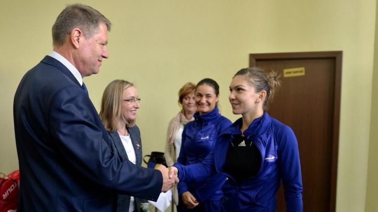 Simona Halep a fost decorată de Klaus Iohannis