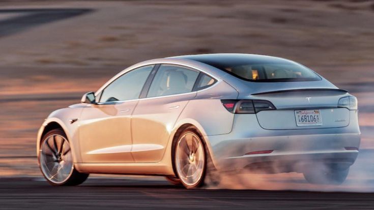 Cât de bine se vinde cea mai tare mașină electrică: Tesla promite un record în 2019