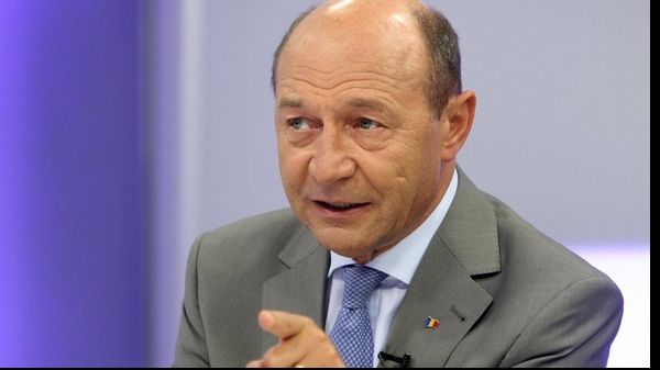 Incredibil! Cu cine votează Băsescu în turul doi