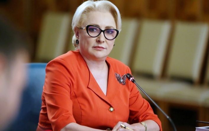 Imagini inedite: Viorica Dăncilă joacă ping pong cu Eugen Teodorovici
