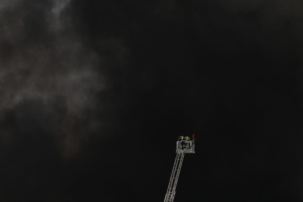 Incendiu București. Mesajul trimis prin Ro Alert: ”Evacuați zona!”