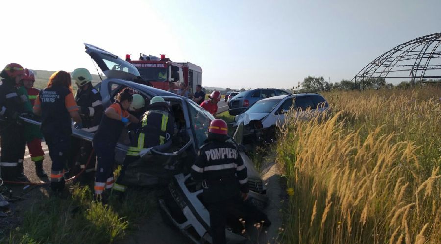 Accident treribil pe o șosea din Timiș. A fost nevoie de descarcerare