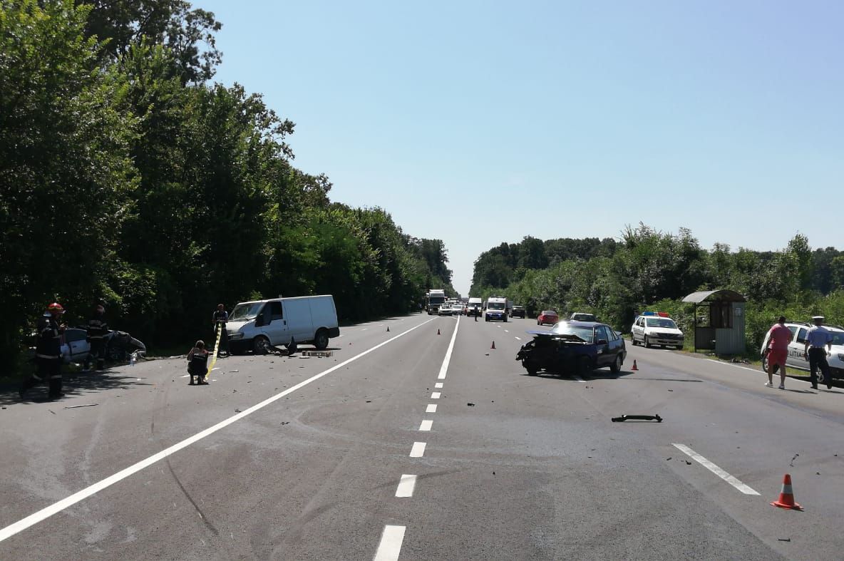 Cinci persoane,printre care un minor, rănite într-un accident grav la Puchenii Mari