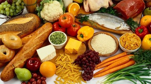 Ce alimente trebuie să eviți pe caniculă