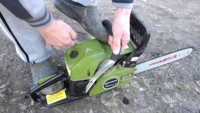 Ce a pățit operatorul 112 care i-a spus să se culce bărbatului ucis cu drujba la Timiș