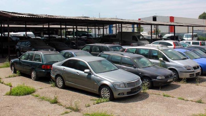 ANAF scoate la vânzare un Mercedes cu 5000 de lei