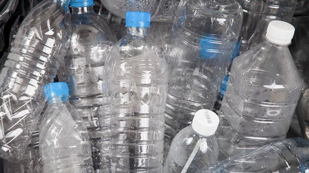 Cum te poate îmbolnăvi sticla de apă
