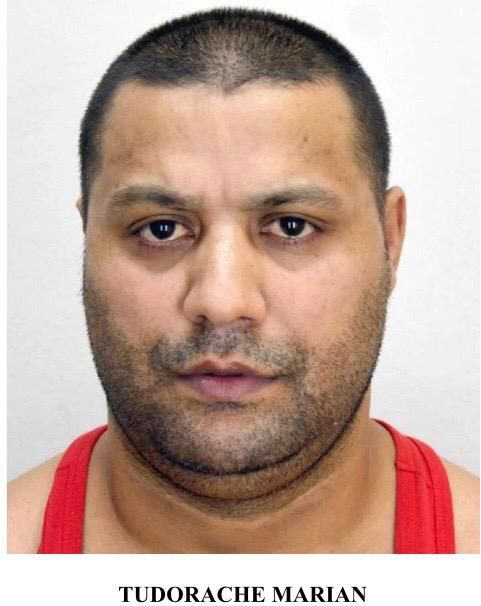 Dacă îl vedeți pe acest bărbat, sunați de urgență la 112! Are de 46 de ani și 1,90 cm înălțime