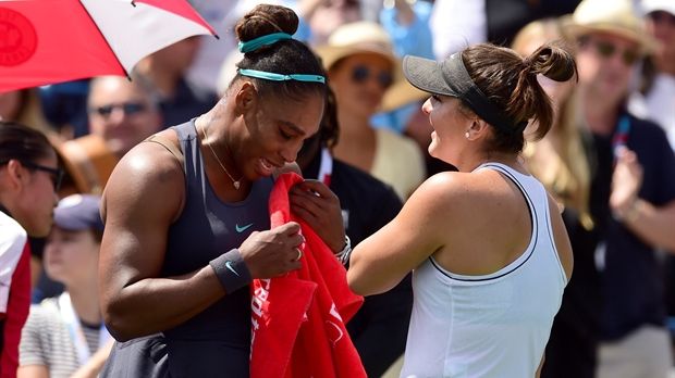 Bianca Andreescu a luat-o în braţe pe Serena Williams şi a consolat-o, iar presa de afară vuieşte