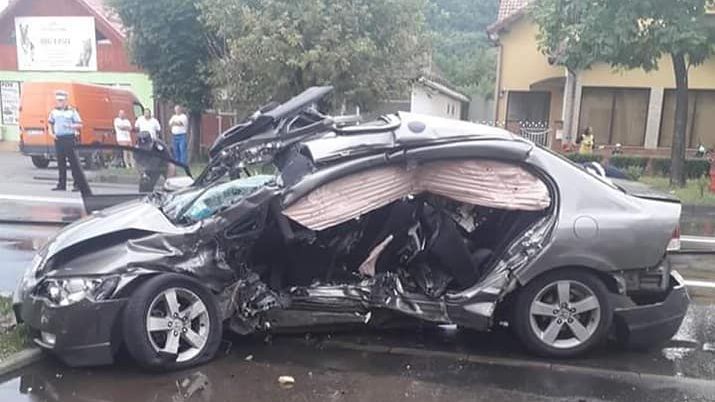 Accident cumplit, în Baia Mare! Un mort, după ce mașina i-a fost pur și simplu spulberată