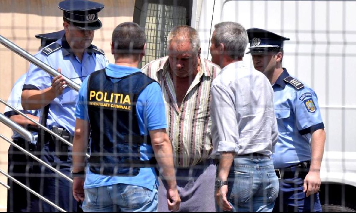 Detalii din culise. Ce face Gheorghe Dincă în arestul Poliţiei