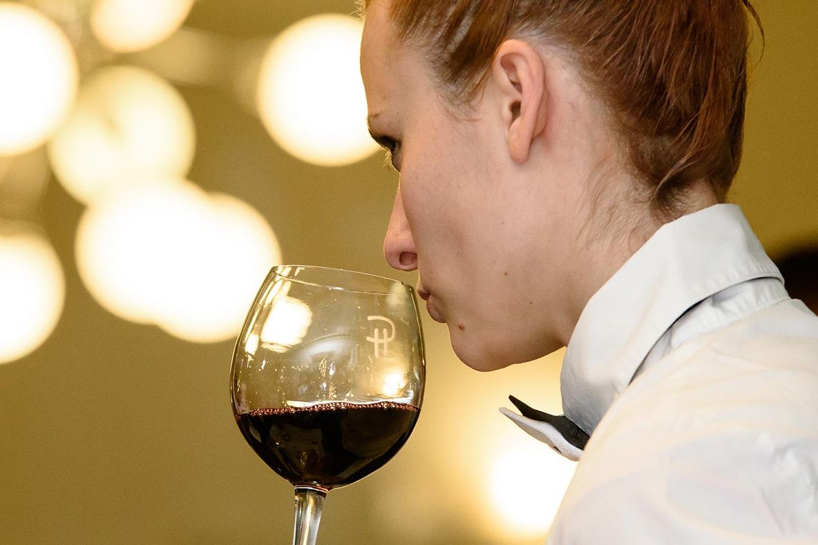 Impactul surprinzător asupra creierului pe care îl are degustatul de vin