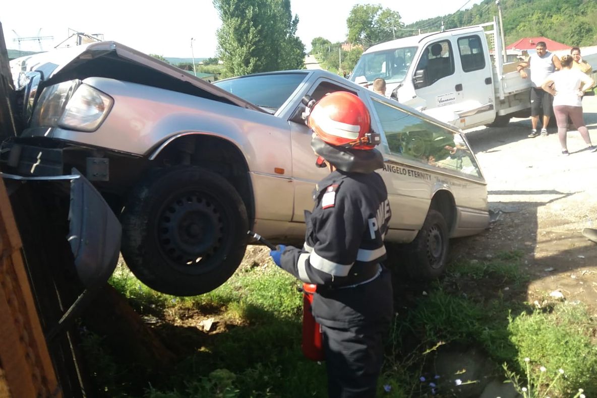 Cortegiu funerar, spulberat de un vitezoman