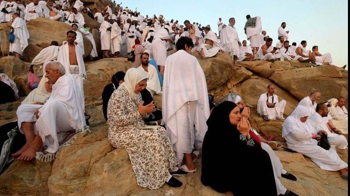 Moment periculos la Mecca: ritualul bătăii cu pietre a diavolului