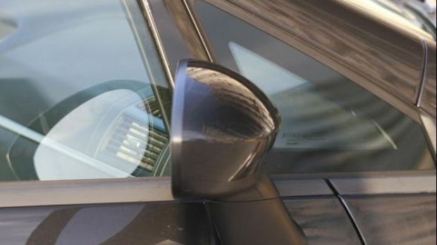 Minoră de 17 ani, racolată cu mașina de patru indivizi și violată