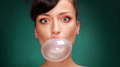 Cât de periculos e să înghiți guma de mestecat