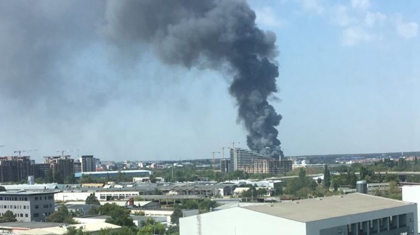 Incendiu uriaș în București! O hală a ars în întregime VIDEO + FOTO